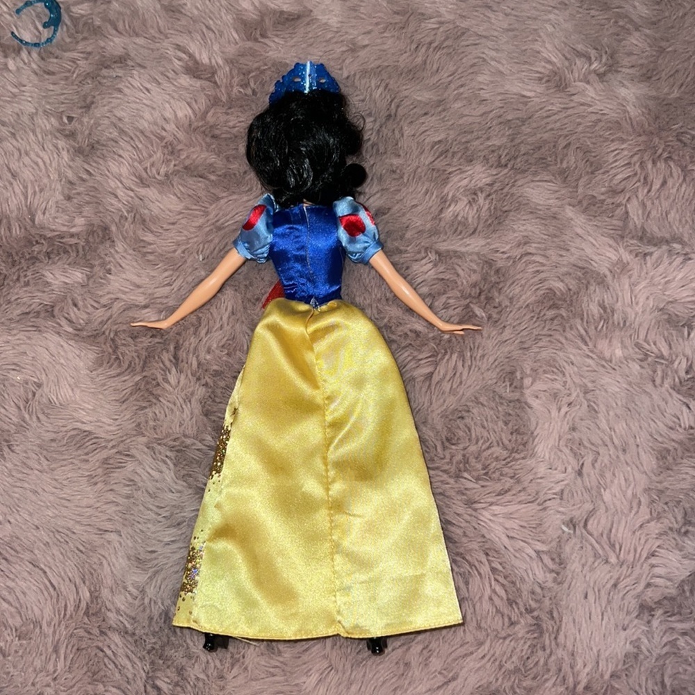 Disney Princess Snow White Barbie Doll red blue yellow outfit dress crown shoes‌ - Picture 3 of 6